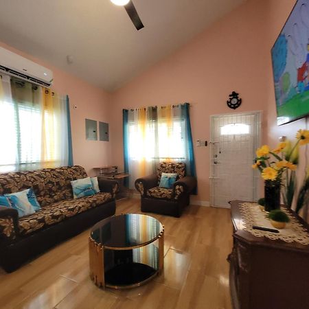 Comfortable Strategic Lodging Quarters Spanish Town Bagian luar foto