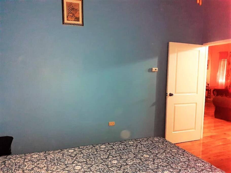 Comfortable Strategic Lodging Quarters Spanish Town Bagian luar foto