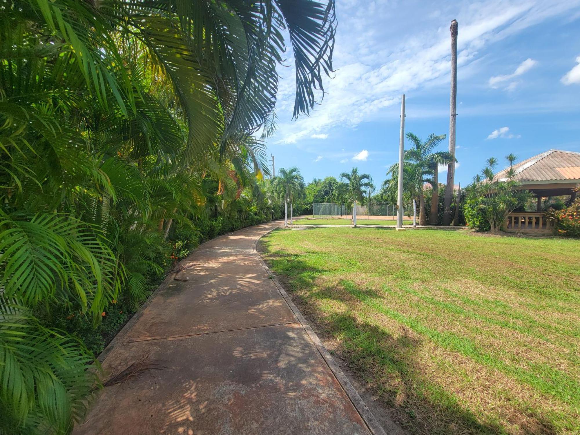 Comfortable Strategic Lodging Quarters Spanish Town Bagian luar foto