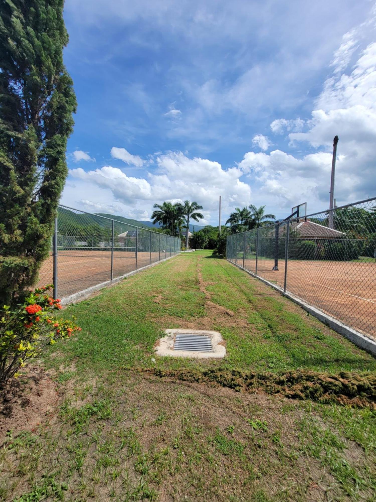 Comfortable Strategic Lodging Quarters Spanish Town Bagian luar foto