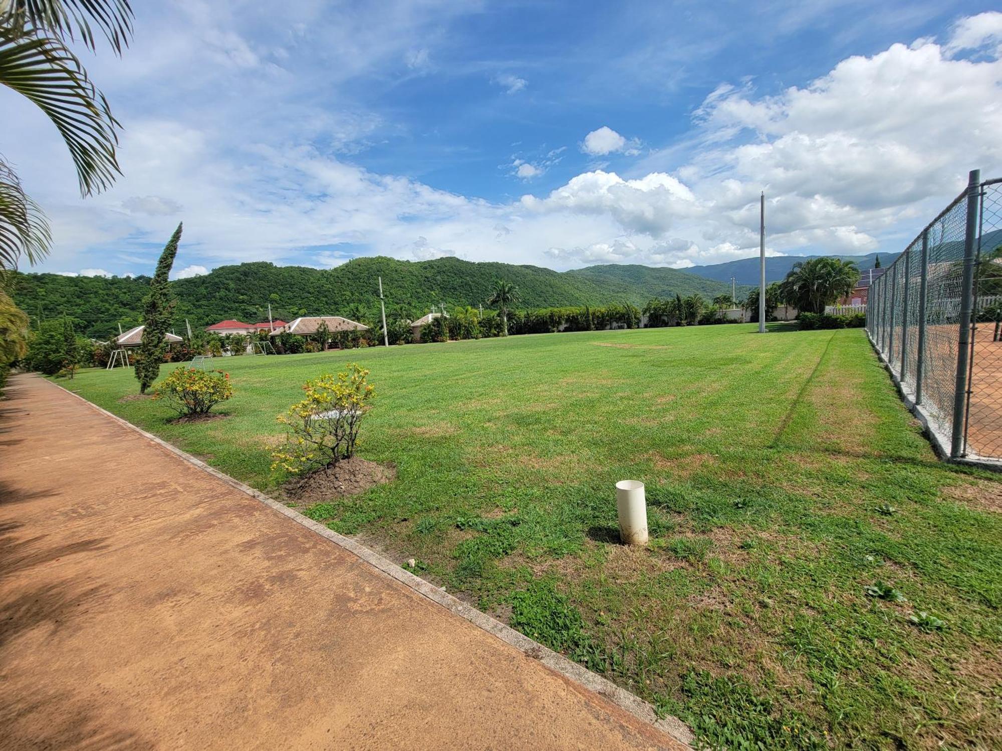 Comfortable Strategic Lodging Quarters Spanish Town Bagian luar foto
