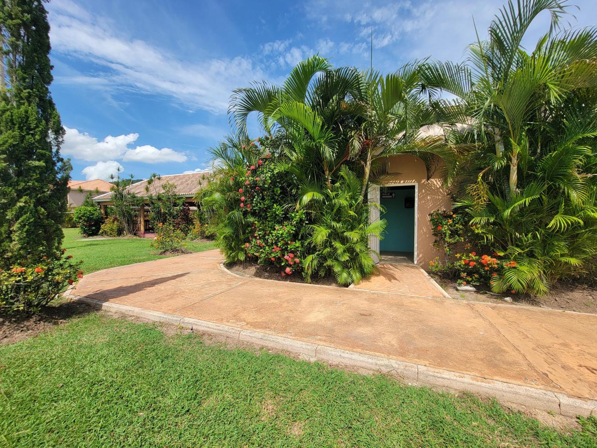 Comfortable Strategic Lodging Quarters Spanish Town Bagian luar foto