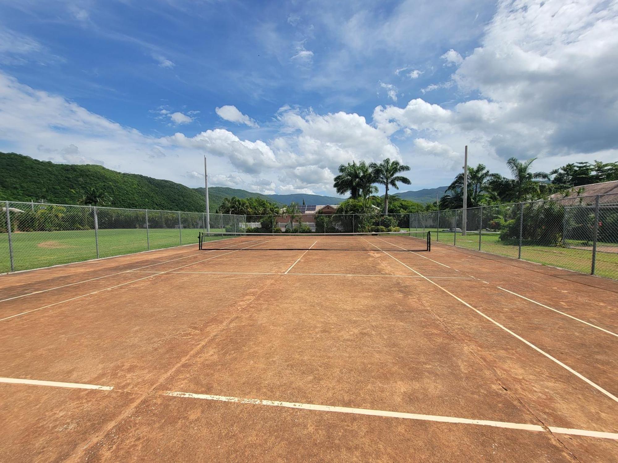 Comfortable Strategic Lodging Quarters Spanish Town Bagian luar foto