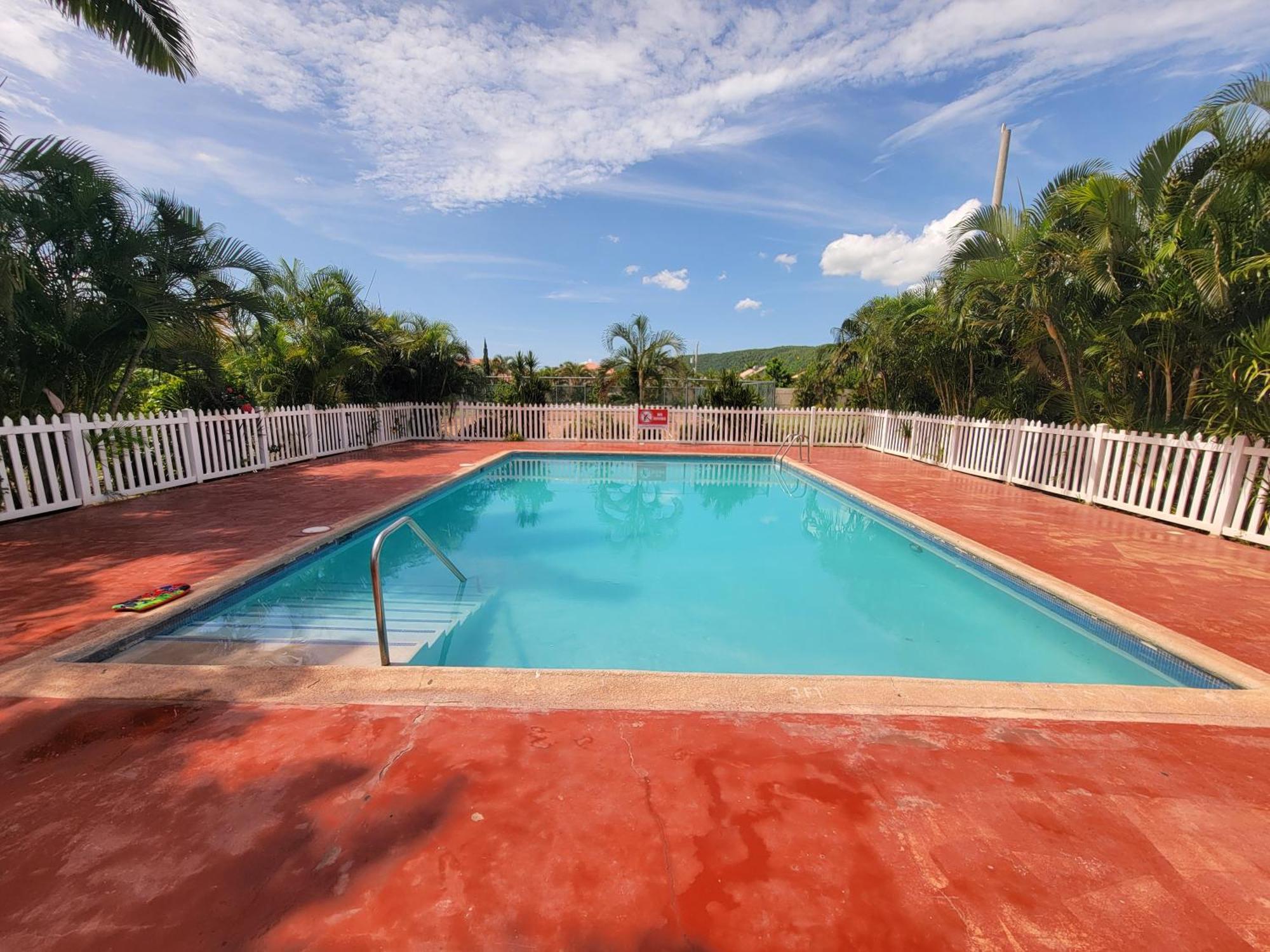 Comfortable Strategic Lodging Quarters Spanish Town Bagian luar foto