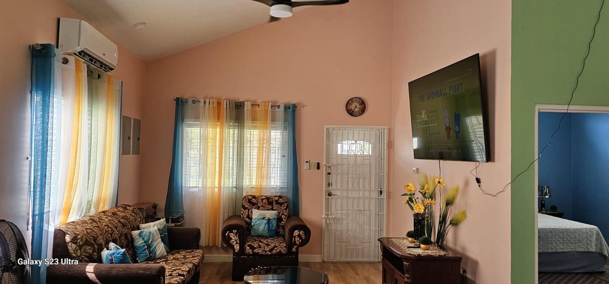 Comfortable Strategic Lodging Quarters Spanish Town Bagian luar foto